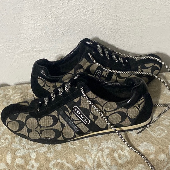 Coach🖤Leatherware Logo Sneakers+🎀Wristlet+🔑chains - Picture 4 of 17
